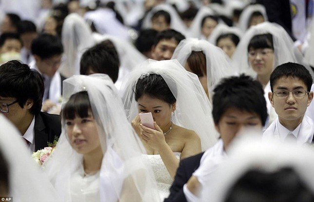 Đau đầu vì tiền mừng, người trẻ Hàn Quốc 10 năm không dự đám cưới ảnh 2
