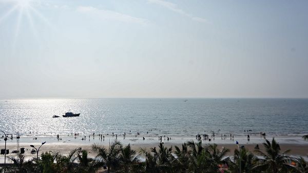Ai mà ngờ ở Thanh Hóa lại có cầu cảng trắng muốt, xinh đẹp như "bờ Tây nước Mỹ" thế này ảnh 1