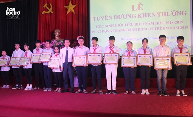 Hà Nội: Ngày tổng kết năm học tràn ngập bằng khen của tween và teen Đan Phượng ảnh 7