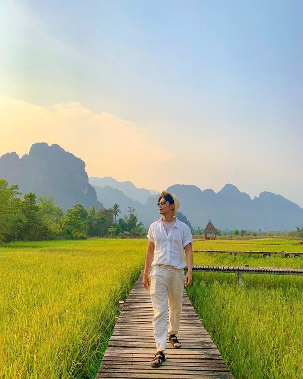 Cây cầu gỗ giữa đồng ruộng xanh rì khiến người ta phải thốt lên: Lào đẹp đến thế này ư? ảnh 2