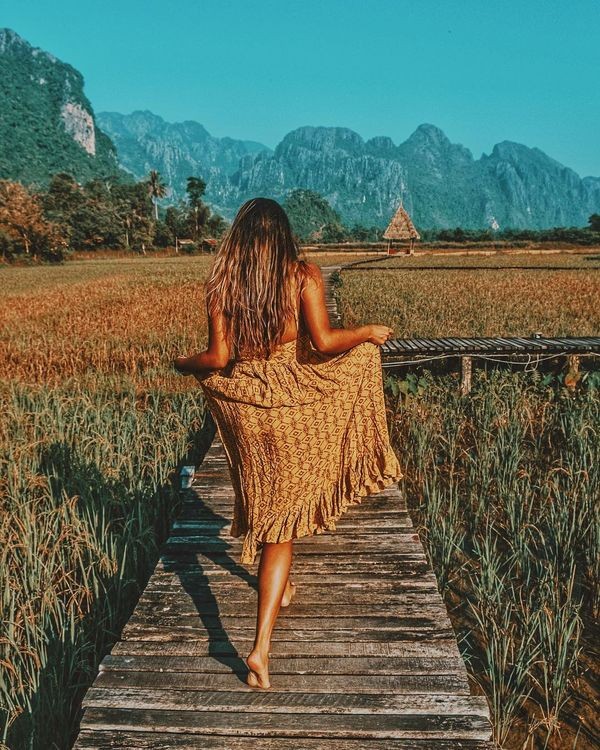 Cây cầu gỗ giữa đồng ruộng xanh rì khiến người ta phải thốt lên: Lào đẹp đến thế này ư? ảnh 7