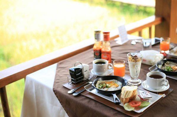 Cây cầu gỗ giữa đồng ruộng xanh rì khiến người ta phải thốt lên: Lào đẹp đến thế này ư? ảnh 18
