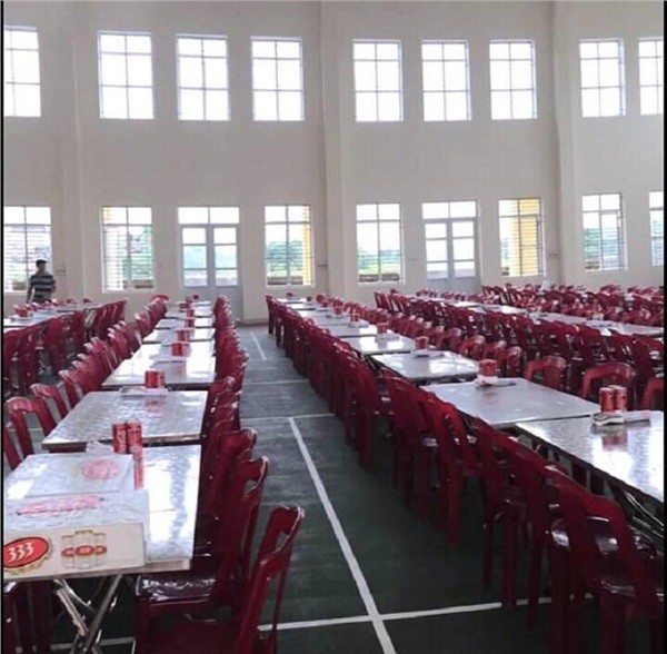 Khối 12 làm rạp tổ chức liên hoan hoành tráng, dân mạng hỏi: "Lễ tốt nghiệp hay đám cưới?" ảnh 4