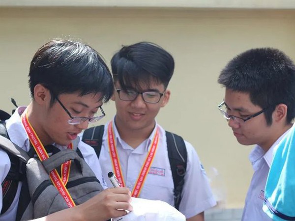 Tỷ lệ "chọi" vào Phổ thông Năng khiếu vượt trường chuyên Lê Hồng Phong ảnh 1
