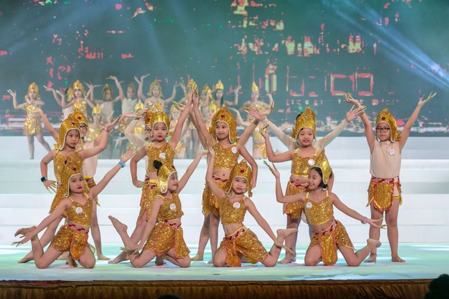 "Hoa tháng 5" - Chương trình đầy ý nghĩa tri ân của tween Đoàn Thị Điểm ảnh 1