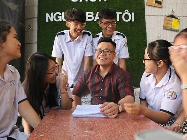 Bài tập về nhà đặc biệt của thầy giáo dạy Văn khiến cả học sinh và phụ huynh bất ngờ ảnh 3