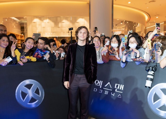 Dàn sao “X-Men: Dark Phoenix” được hàng trăm khán giả chào đón trong fan-meeting ở Hàn Quốc ảnh 6