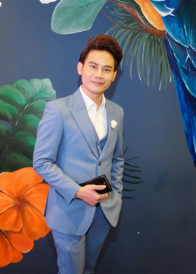 MC Hồng Phúc VTV cùng con trai thực hiện dự án mổ tim cho các bé nhỏ ảnh 1