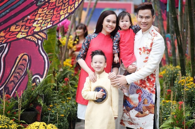 MC Hồng Phúc VTV cùng con trai thực hiện dự án mổ tim cho các bé nhỏ ảnh 2