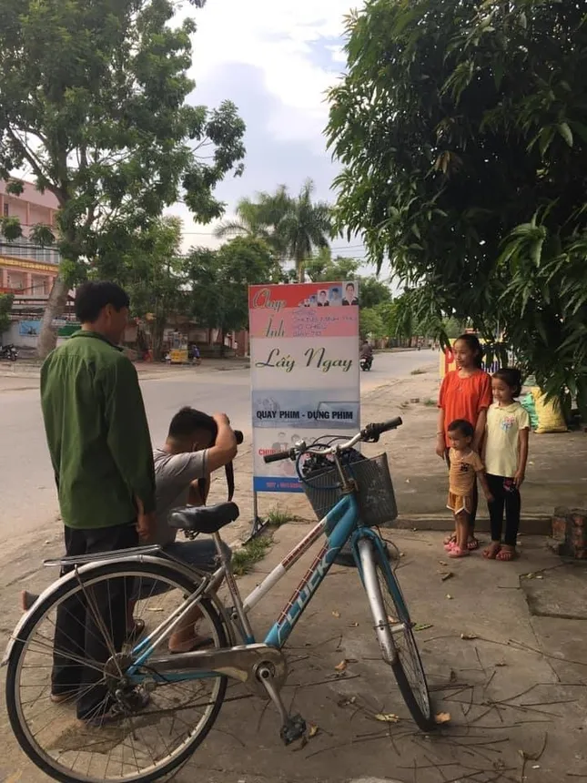 Xúc động trước dáng vẻ lam lũ của ông bố lần đầu đi mua trà sữa cho con ảnh 7