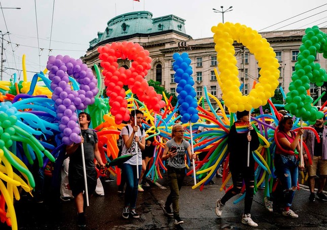 Đông đảo người nổi tiếng trên thế giới chung tay ủng hộ cộng đồng LGBT trong "Tháng kiêu hãnh" ảnh 2