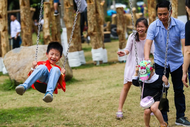 Chơi gì cuối tuần: "Bung xõa" trên đường chạy sắc màu, sôi động với nhạc kịch "made in Vietnam" ảnh 1