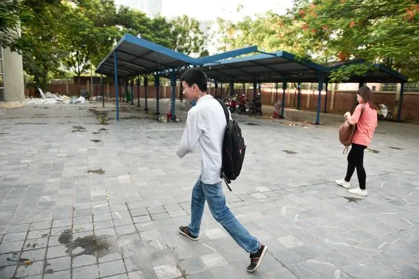 Thi THPT Quốc gia 2019: 150 phút "căng não" của các sĩ tử với bài thi tổ hợp KHTN ảnh 4