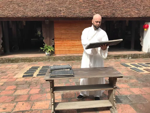 Võ sư Flores đóng vai nhà sư trong phim Việt chiếu mạng ảnh 1