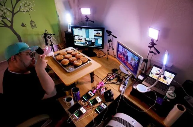 Thiếu thốn tình cảm, đàn ông Trung Quốc vung tiền cho nữ streamer ảnh 2