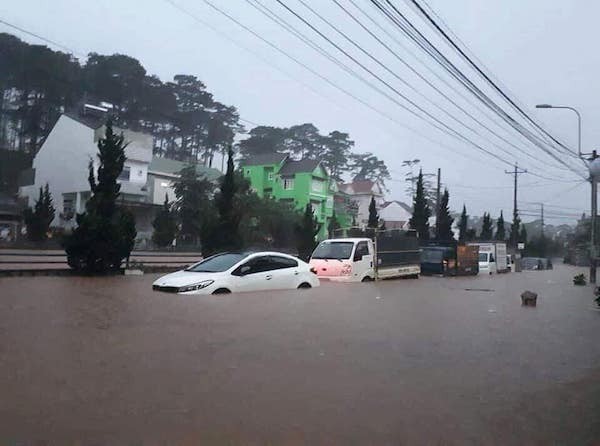 Đà Lạt ngập trong nước, dân tình "khóc ròng" thay đổi kế hoạch du hí cuối tuần ảnh 2