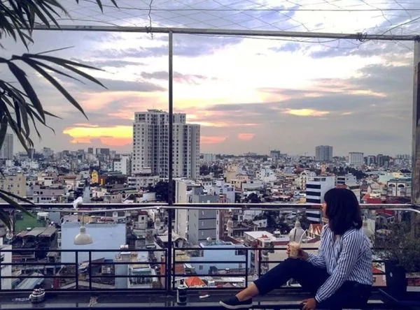 Top 5 quán cà phê "nóc nhà" view "khủng", ngắm toàn cảnh Sài Gòn thu hút giới trẻ ảnh 9