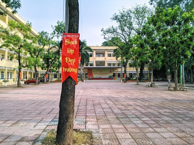 Teen THPT Yên Hòa chung tay xây dựng thế giới xanh trong khuôn viên trường học ảnh 1