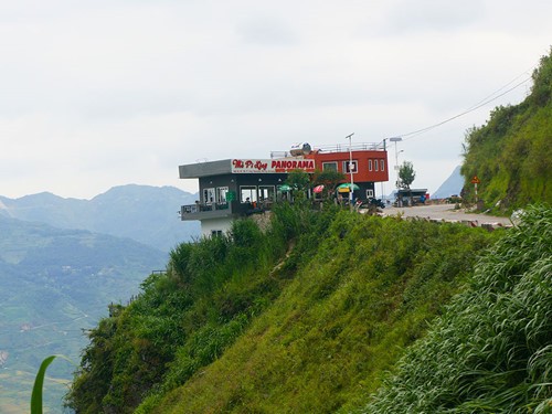 Bộ trưởng Bộ Văn hóa Thể thao Du lịch cần yêu cầu xóa tòa nhà ở Mã Pì Lèng ảnh 1