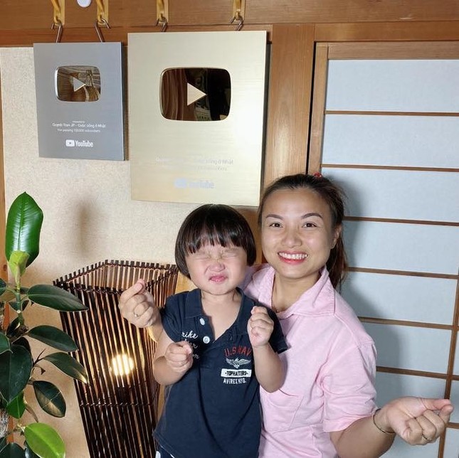 Cậu bé lai Việt - Nhật và câu nói "Sa chào cô chú đi con!" bỗng thành hiện tượng khắp MXH ảnh 9