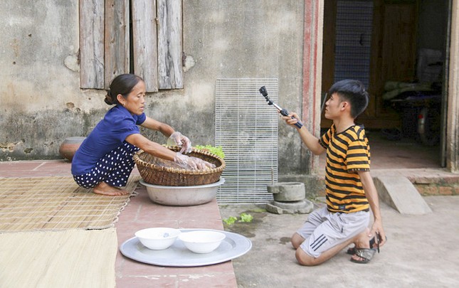 Bà Tân Vlog khiến khán giả bất ngờ khi tiết lộ thu nhập 2 tỷ nhờ làm YouTube ảnh 2