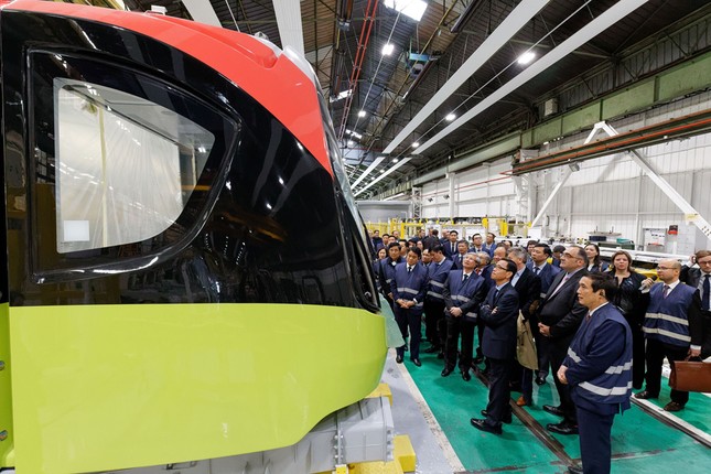 Hình ảnh tàu tuyến metro Nhổn - Ga Hà Nội đang lắp ráp tại Pháp ảnh 7