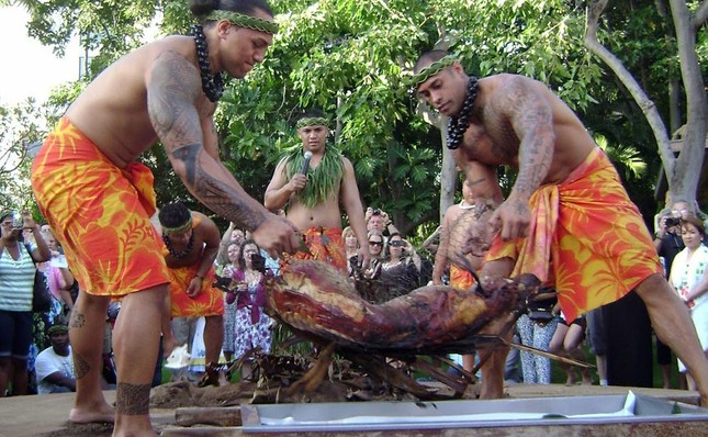 Món heo nhồi đá nóng vùi đất và 7 kiểu nướng thịt nổi tiếng khắp thế giới ảnh 9