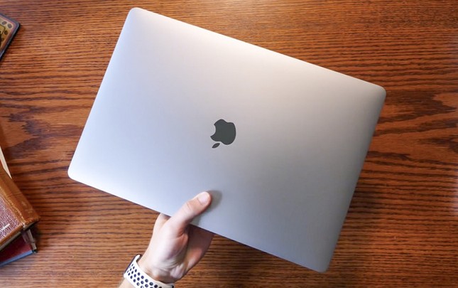 Từ 15/11, hành khách sẽ được phép mang MacBook Pro 15 inch lên máy bay nếu tắt nguồn ảnh 1