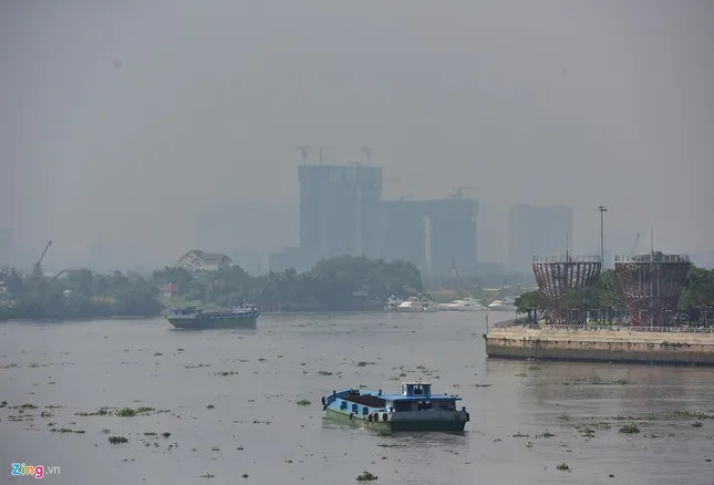 Bầu trời mịt mù khói bụi vào thời điểm TP.HCM ô nhiễm thứ 4 thế giới ảnh 7