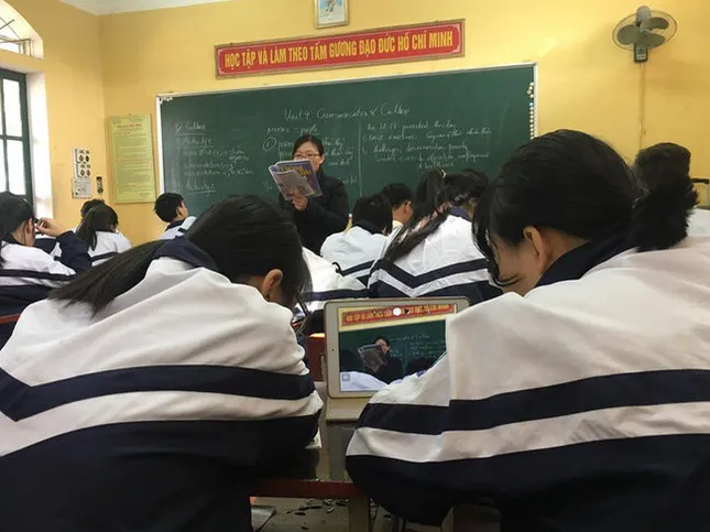 Quên mang kính, nữ sinh nghĩ ra cách "chữa cháy" cực bá đạo khiến dân mạng trầm trồ ảnh 1