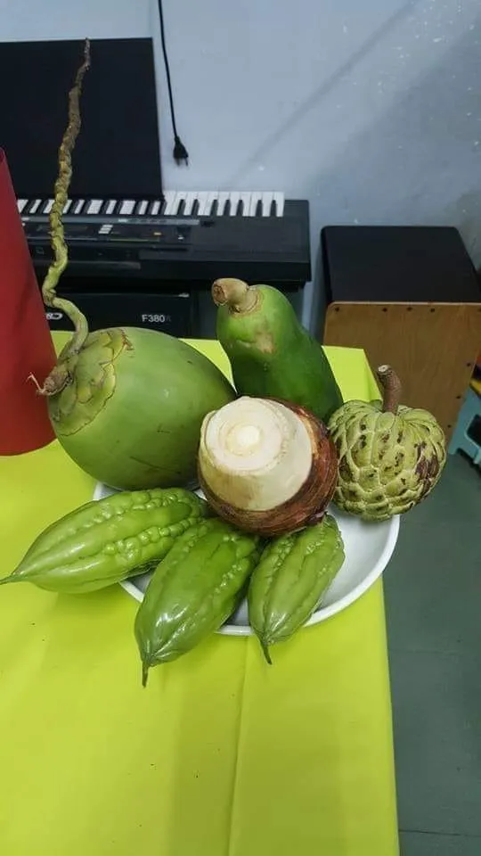 Mùa thi đang cận kề, hội teen chuẩn bị mâm ngũ quả với ước nguyện "cầu vừa đủ qua môn" ảnh 1