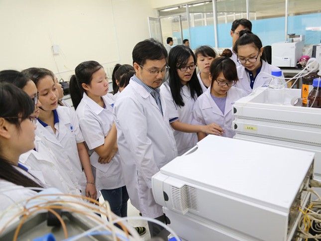 ĐH Công nghiệp thực phẩm TP.HCM: Sinh viên phải mặc đồng phục suốt tuần, cấm cạo trọc đầu ảnh 2