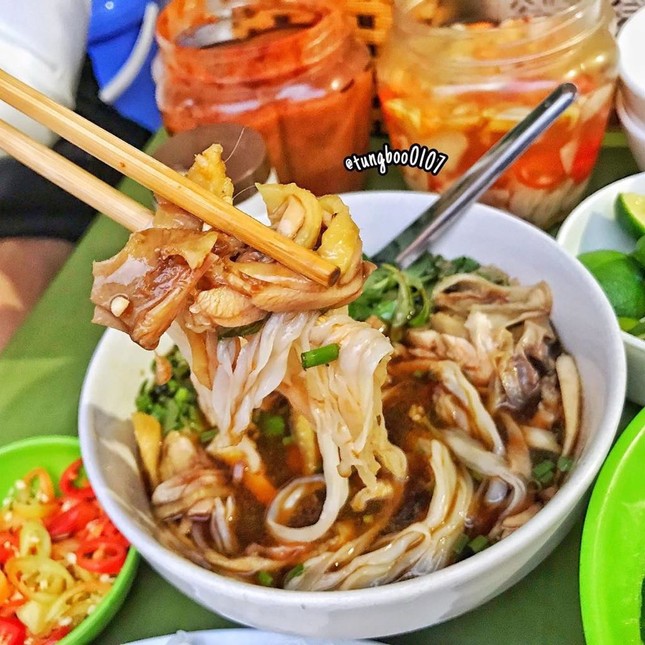 Tối muộn mà đói bụng thì thử ngay phở chấm magi chua ngọt độc lạ ở chợ Đồng Xuân ảnh 3