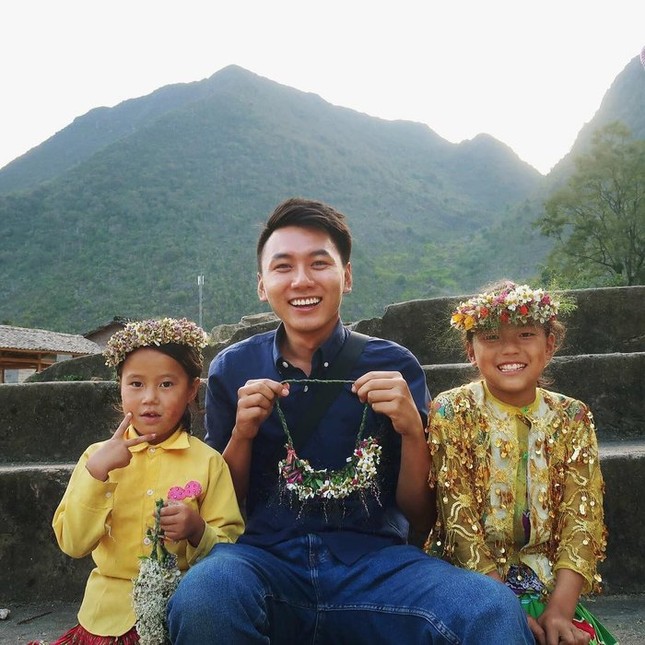 Kênh YouTube du lịch đình đám Việt Nam: Ngoài Challenge Me, Khoai Lang Thang thì còn ai? ảnh 1