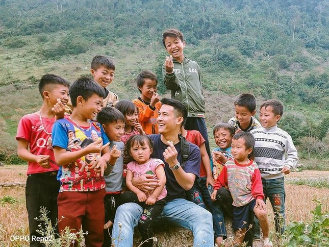 Kênh YouTube du lịch đình đám Việt Nam: Ngoài Challenge Me, Khoai Lang Thang thì còn ai? ảnh 4