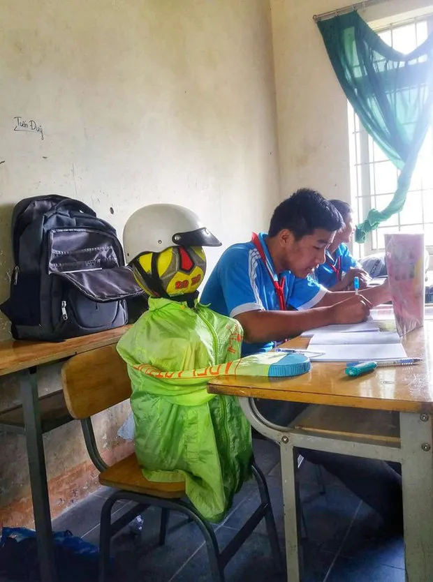 Quá buồn khi bạn thân nghỉ học, nam sinh nghĩ ra ý tưởng khiến cộng đồng mạng "cười ra nước mắt" ảnh 1