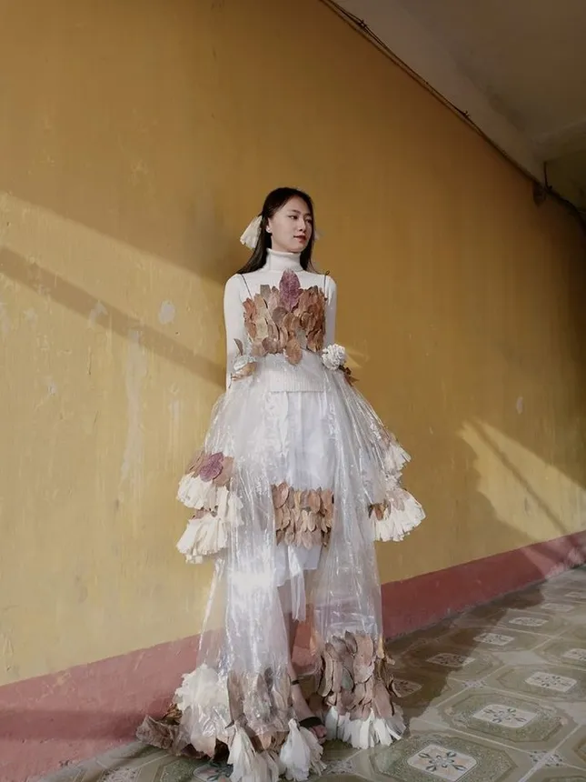 Bộ trang phục tái chế "0 đồng" khiến cộng đồng mạng trầm trồ vì độ sáng tạo ảnh 1