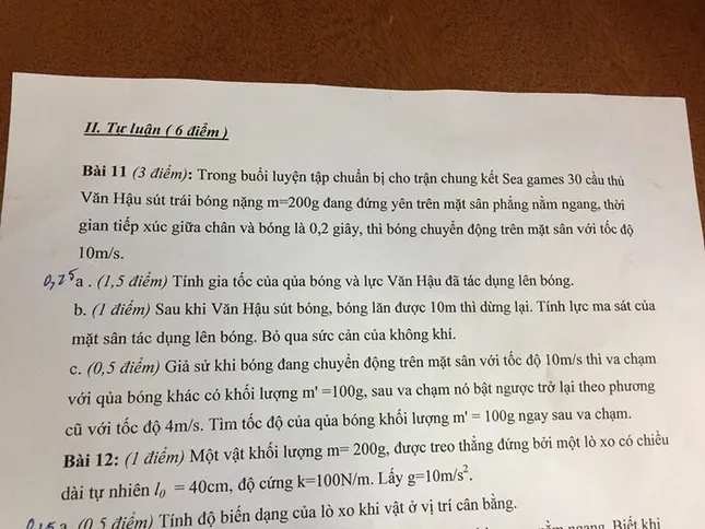 Sau Sea Games 30, Văn Hậu thậm chí còn "sút tung" đề thi học kỳ của các teen ảnh 1