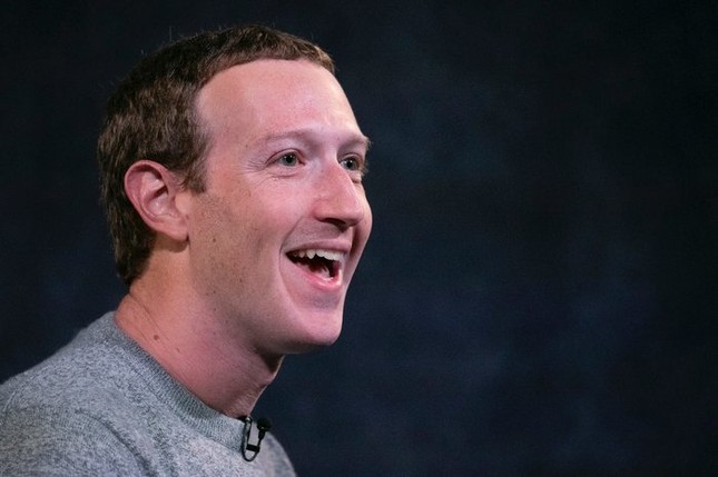 Cả năm qua tài khoản Twitter của Mark Zuckerberg chỉ theo dõi đúng 1 người ảnh 1