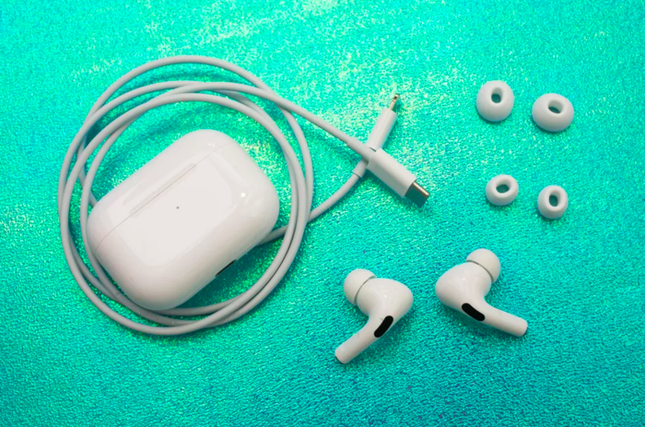 AirPods Pro đắt đỏ nhưng vẫn cháy hàng dịp mua sắm cuối năm ảnh 1