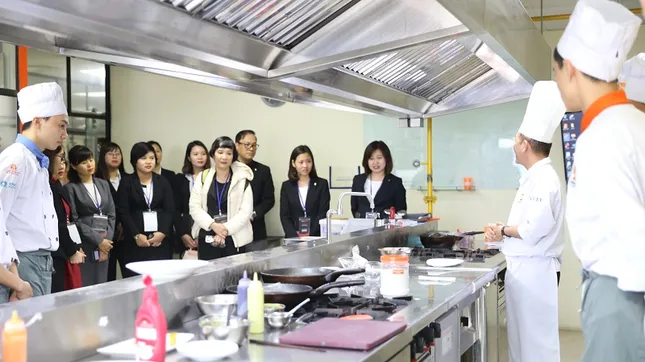 "Giải mã" xu hướng tuyển dụng nhân sự ngành nhà hàng - khách sạn thời đại 4.0 ảnh 2