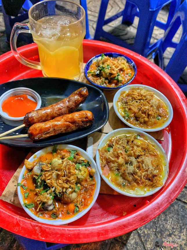 Sau bánh mỳ nướng muối ớt, trứng cút lộn nướng muối ớt cũng được săn lùng mùa Đông này ảnh 1
