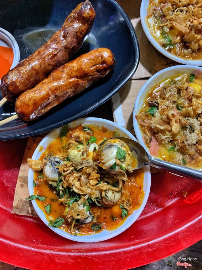 Sau bánh mỳ nướng muối ớt, trứng cút lộn nướng muối ớt cũng được săn lùng mùa Đông này ảnh 2