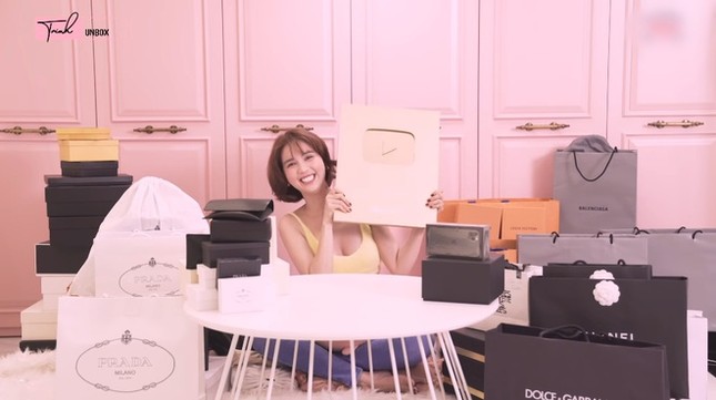 Đập hộp, dọn rác, khoe ảnh 10 năm và các thử thách nổi bật năm 2019 ảnh 1
