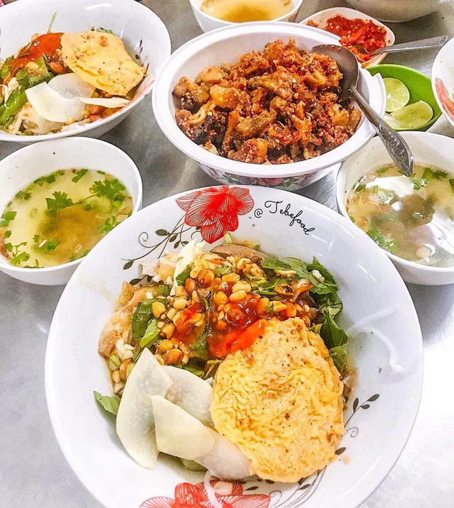 Những món ăn lạ vị hút khách ở TP.HCM ảnh 1