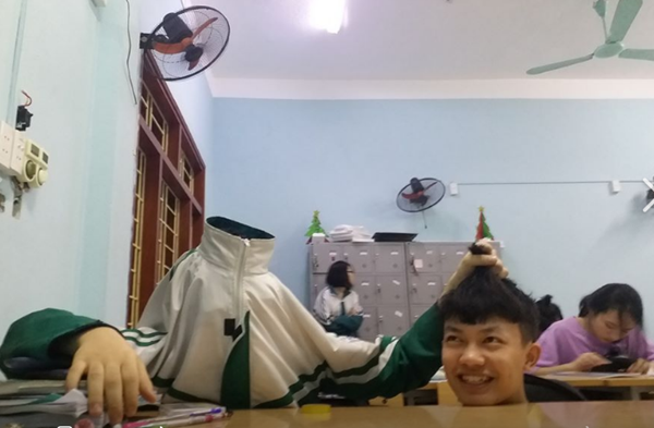 Bữa tiệc tất niên với trào lưu "giấu đầu hở đuôi" của các bạn teen ảnh 6