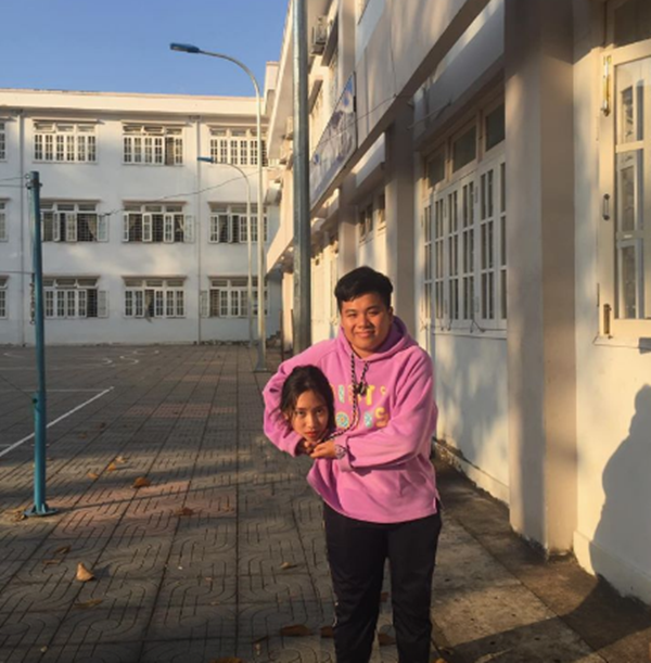 Bữa tiệc tất niên với trào lưu "giấu đầu hở đuôi" của các bạn teen ảnh 4