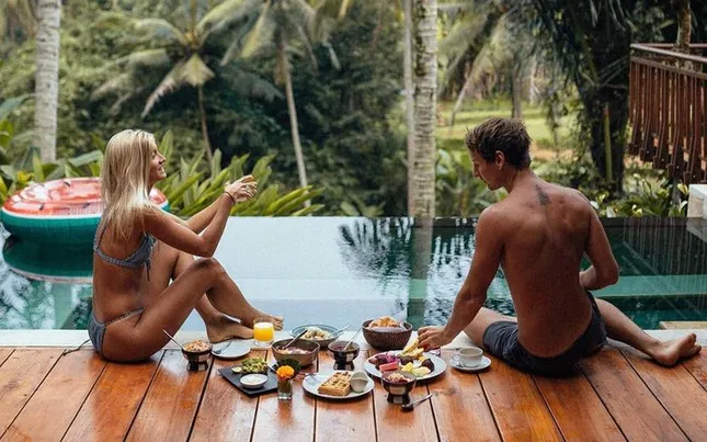 Đăng ảnh sống ảo lên Instagram, cặp đôi kiếm được số tiền đủ xây biệt thự ảnh 1
