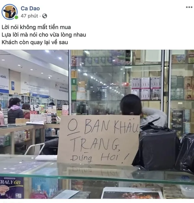 Dân mạng bức xúc vì bảng thông báo "không bán khẩu trang, đừng hỏi" ảnh 1