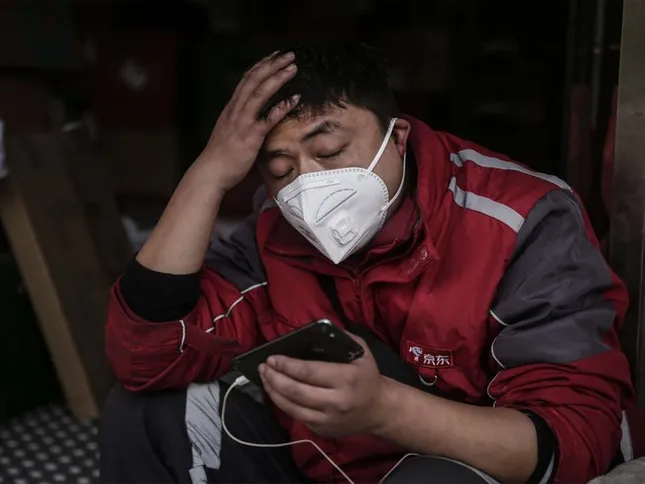 Nhà khoa học Trung Quốc phát hiện virus corona có thể trú ngụ trên điện thoại và máy tính ảnh 2